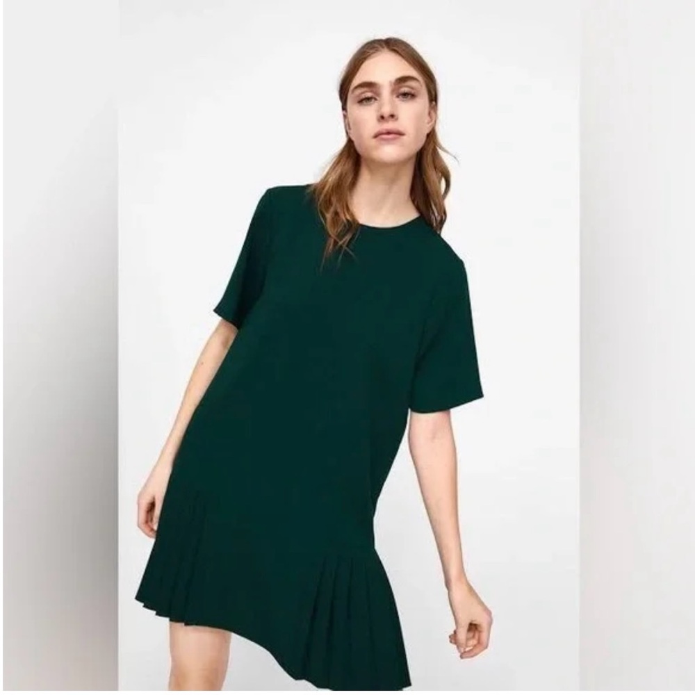 Zara Emerald Green Short Dress with pleated bottom flared out - size Small